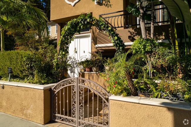 681 S Norton Ave - Marvella Terraces West