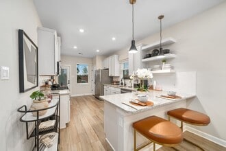 Building Photo - 3012 Myrtle Sunset Dr