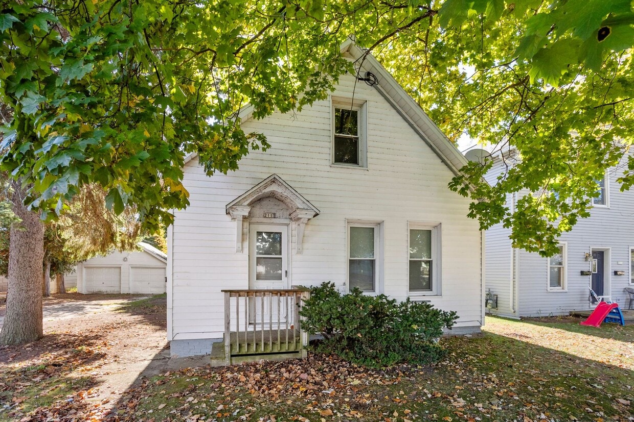 Primary Photo - 2111 Madison St