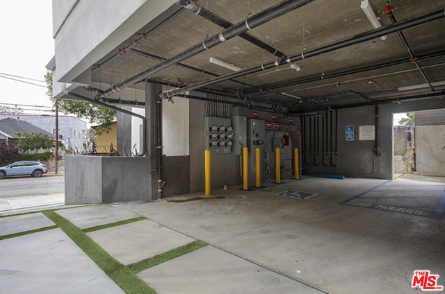 Building Photo - 563 N Hoover St