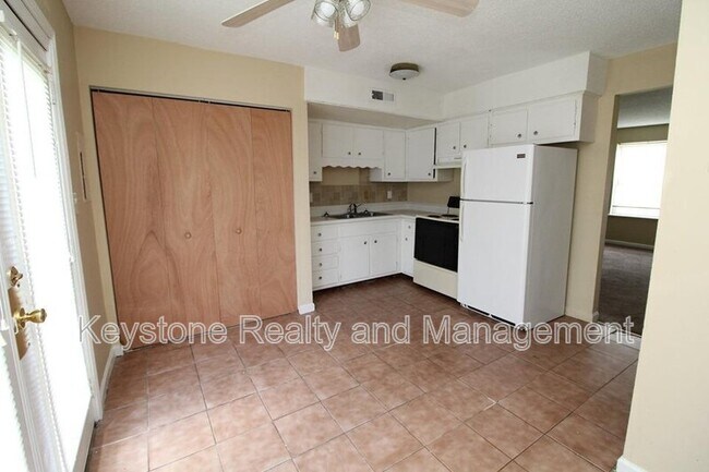 Building Photo - 1088-21 Pembroke Oak Grove Rd