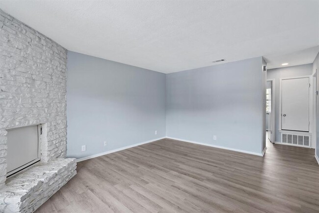 Foto del edificio - 302 Hedgewood Dr