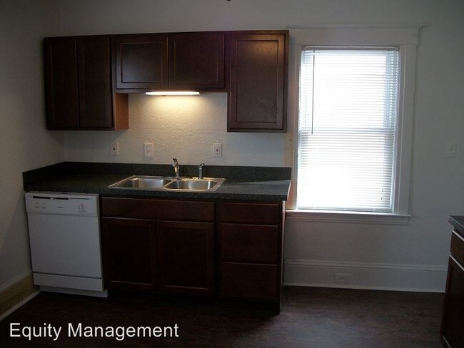 Building Photo - 3 br, 1 bath House - 128 E. Liberty Street