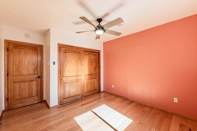 Foto del edificio - 136 Fiesta St