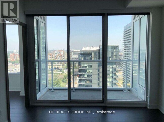 Building Photo - 19 Bathurst St