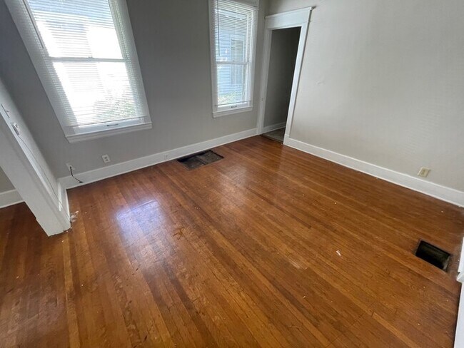 Building Photo - 3BD/2BA Single Family Home