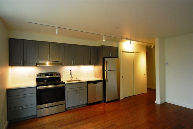 Building Photo - 224 23rd Ave E