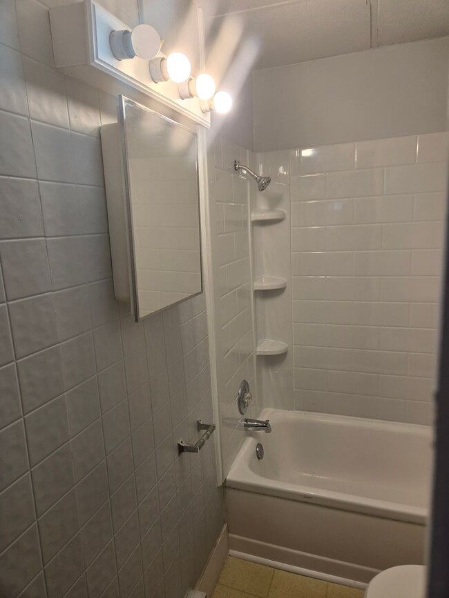 Foto del edificio - 946 W Maple St