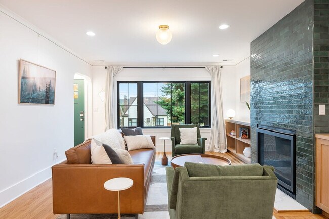 Foto del edificio - 2457 4th Ave W