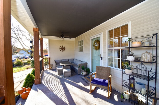 Building Photo - 1204 Edenbridge Way