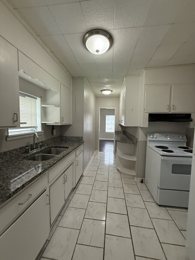 Foto del edificio - 335 1st Ave NW