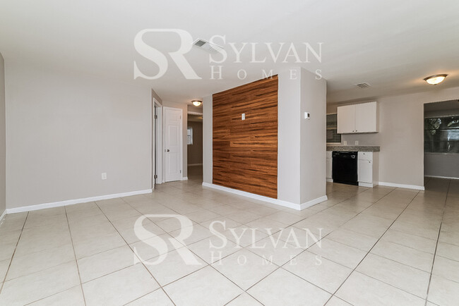 Building Photo - The living is easy in this 2 bedroom, 2 ba...