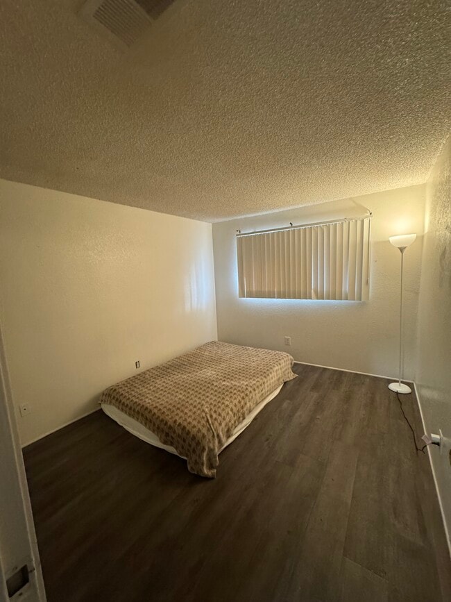 Building Photo - 2825 N Los Felices Rd