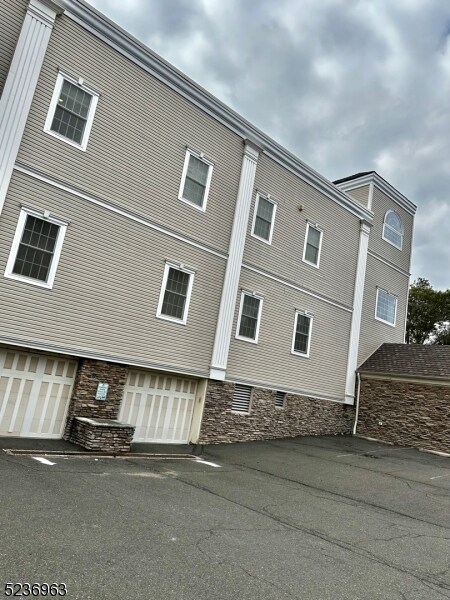 Building Photo - 447 Van Houten Ave