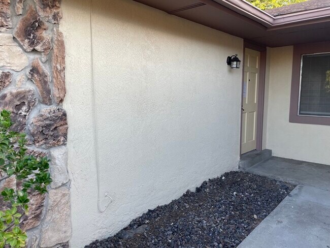 Building Photo - 7308 Avenida La Costa NE