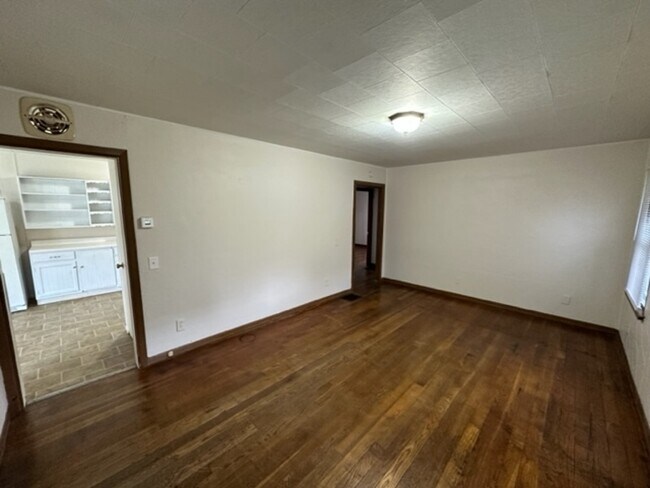 Building Photo - 848 Chestershire Rd