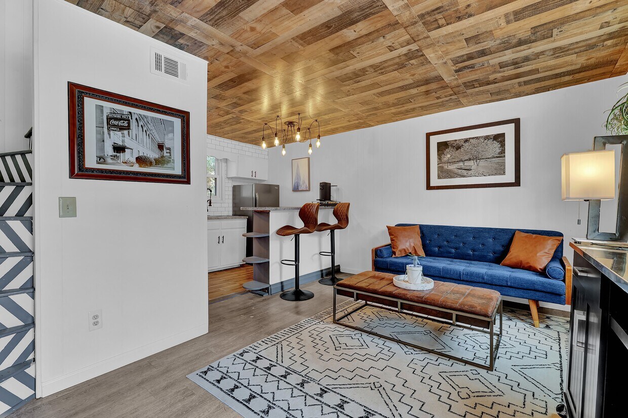 Foto principal - 1647 N Rock Springs Rd NE