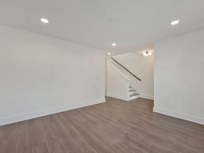 Foto del edificio - "Spacious 4-Bed Townhouse Oasis in Nashville – 2,500 Sq. Ft. of Modern Comfort!"