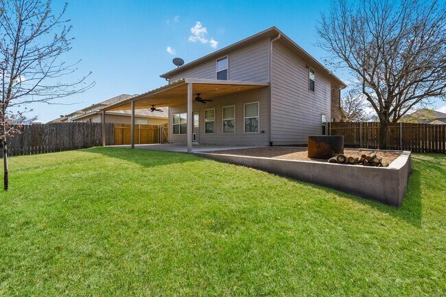 Building Photo - 384 Housefinch Loop