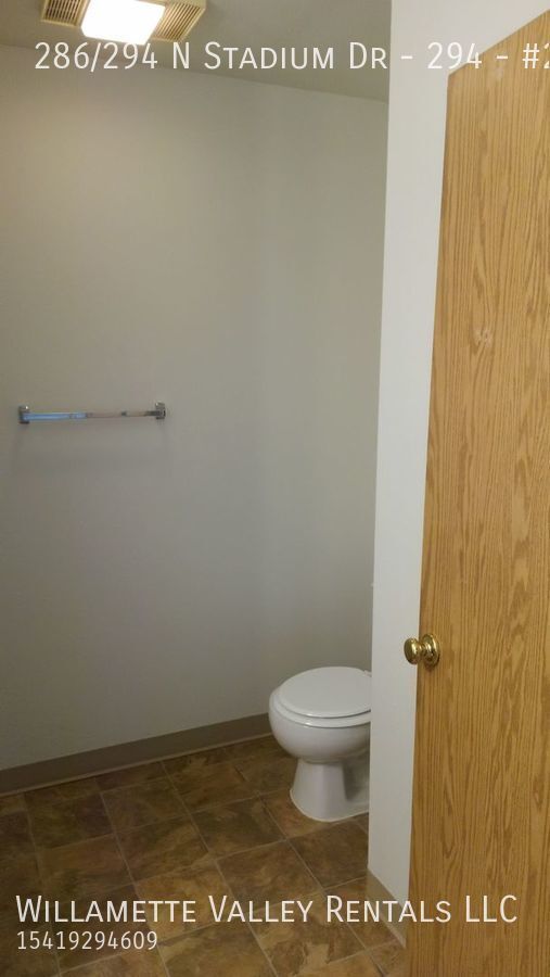 Building Photo - Apartment across from WOU