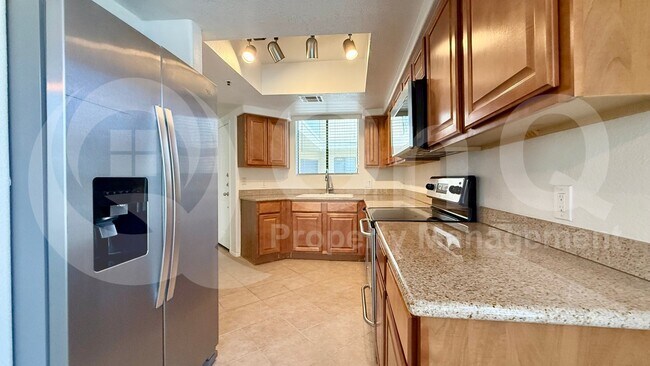 Building Photo - 4925 E Desert Cove Ave