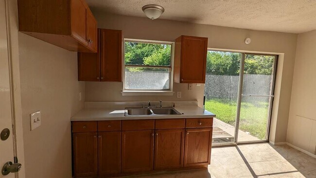 Building Photo - 9842 Gillman St
