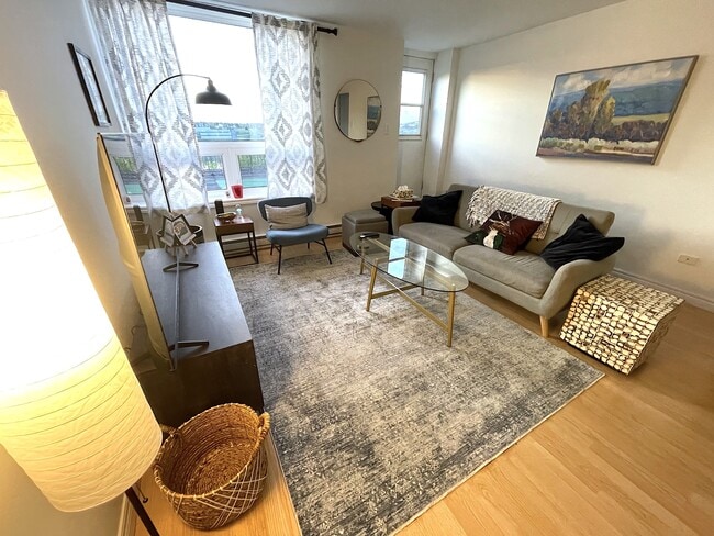 Photo du bâtiment - 153 Forest Rd