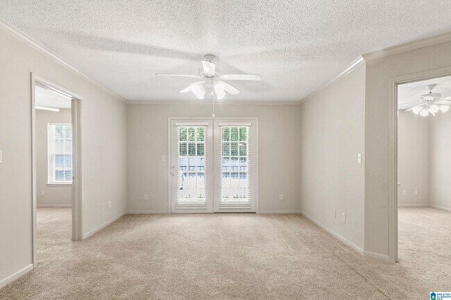 Foto del edificio - 2301 Veterans Memorial Pkwy