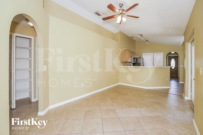 Foto del edificio - 730 Outrigger Dr