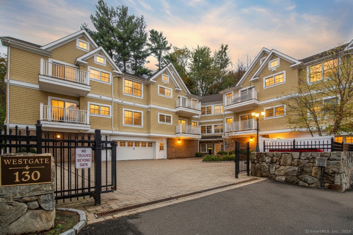 Primary Photo - 130 Post Rd W