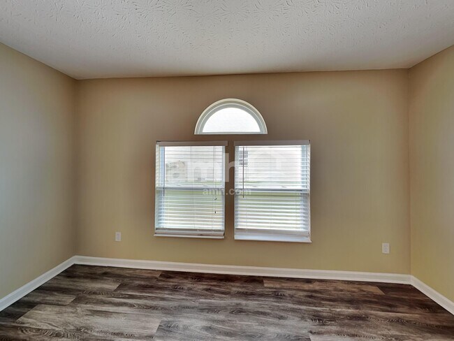 Foto del edificio - 5116 Sand Ct