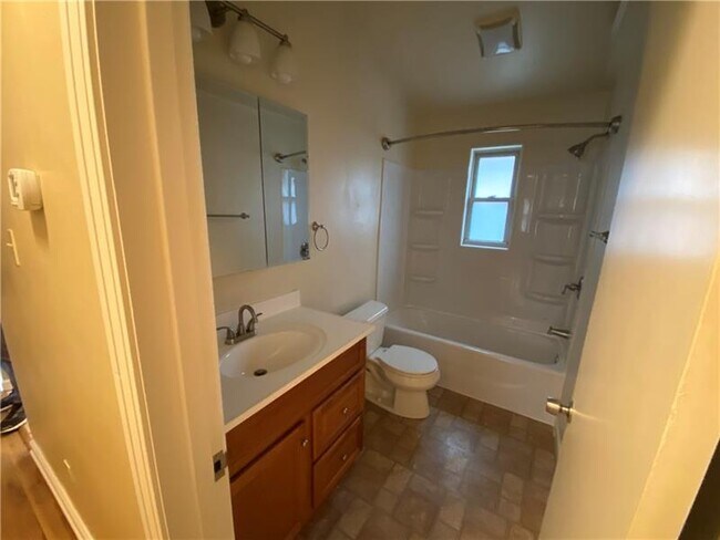 Building Photo - 9337 Pannier Rd
