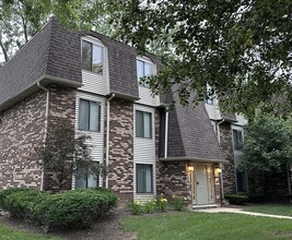 Building Photo - 234 W Ct of Shorewood