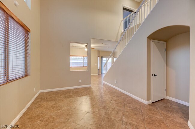 Building Photo - 998 Veranda View Ave