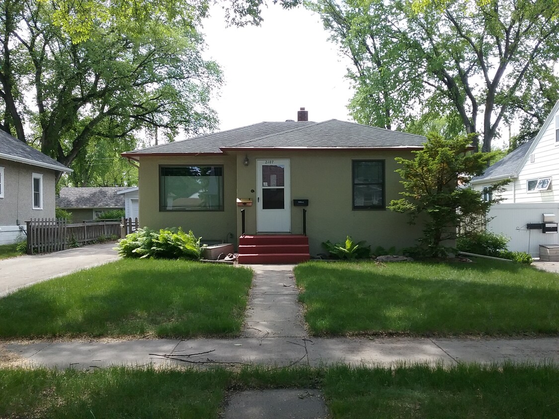 Basement apartment near University Park - 2107 4 Ave North