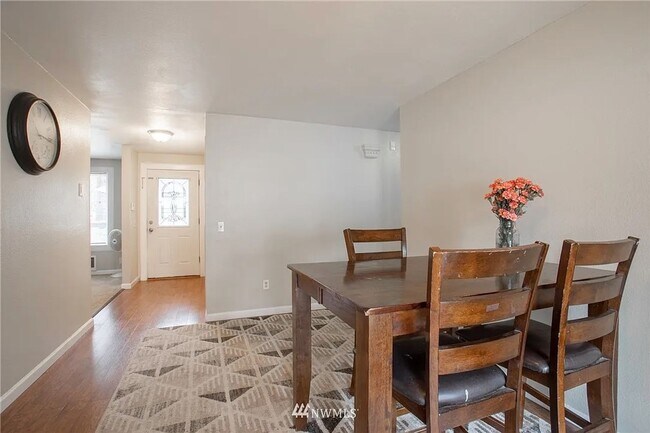 Foto del edificio - 3 Bed 2 Bath Graham Home w/ Beautiful Kitc...