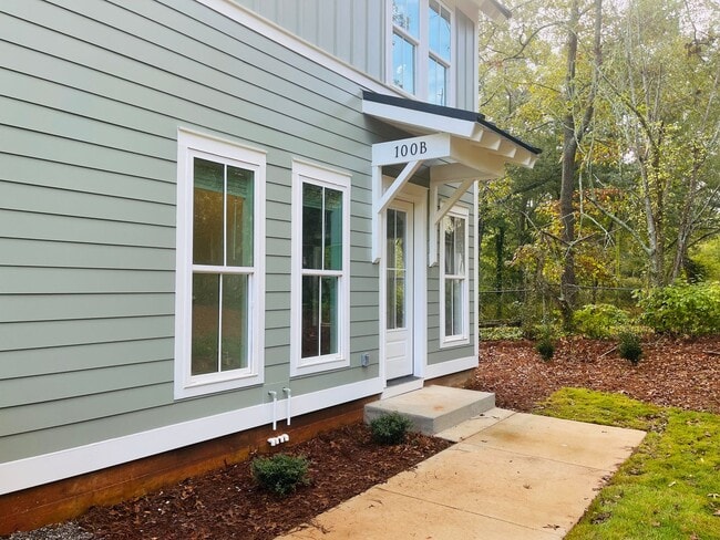 Building Photo - 100 Gardenia Ln