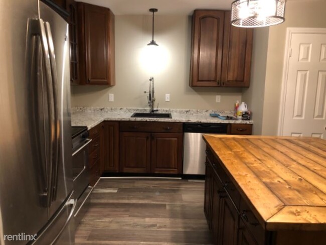 Building Photo - 3 br, 2 bath Townhome - 1277 Barnes Road