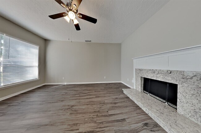 Foto del edificio - 17715 Seven Pines Dr