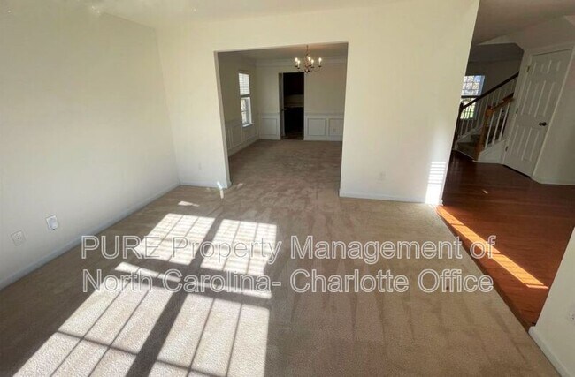 Foto del edificio - 3223 Erwin Trace Dr