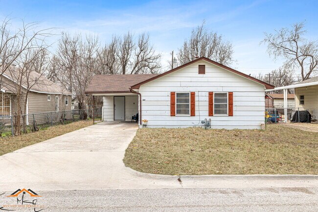 Building Photo - 137 N O