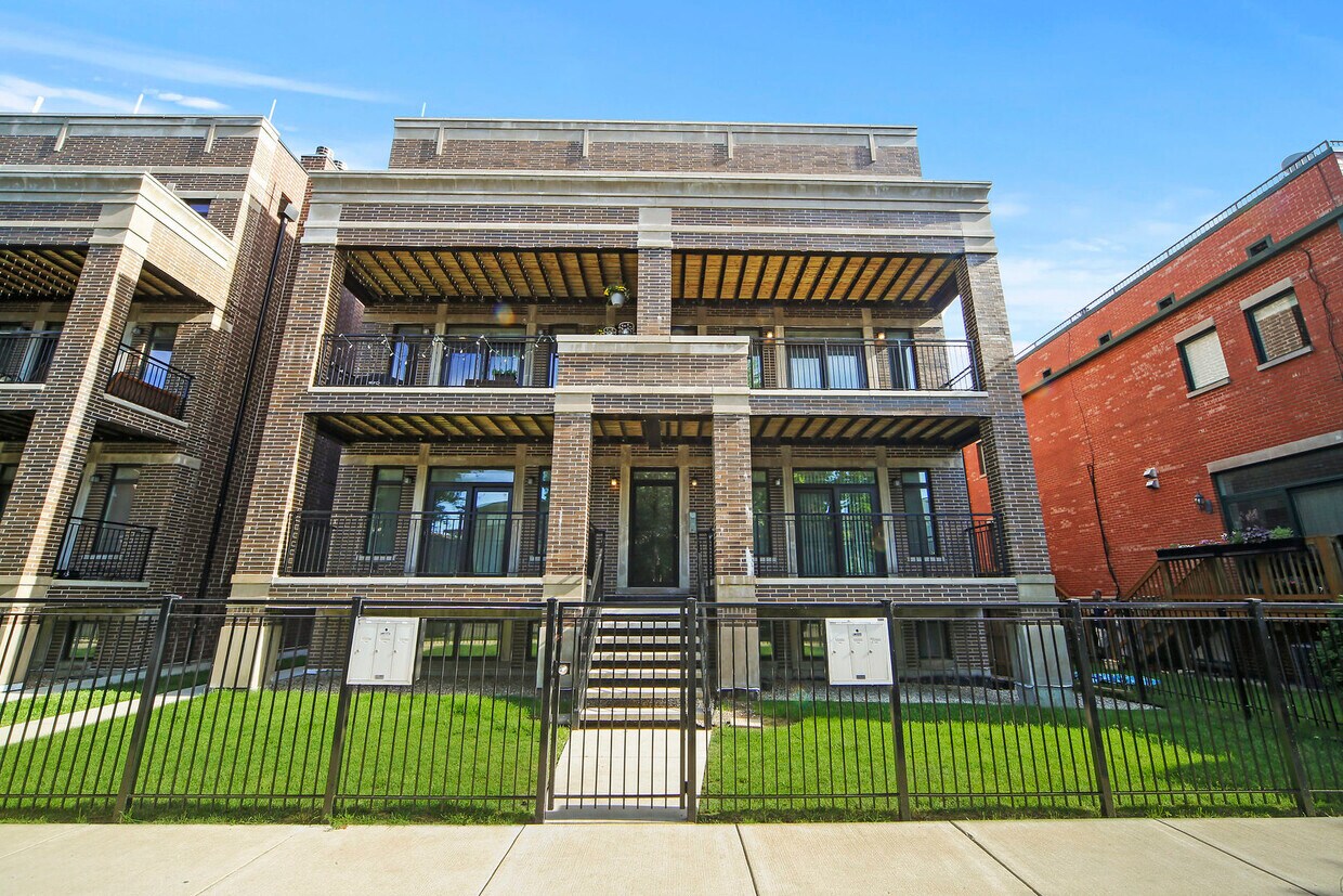 Primary Photo - 1517 W Diversey Pkwy