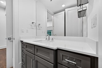 Building Photo - 428 Marshall St