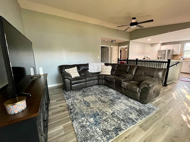 Foto del edificio - 4101 Rogers Ave