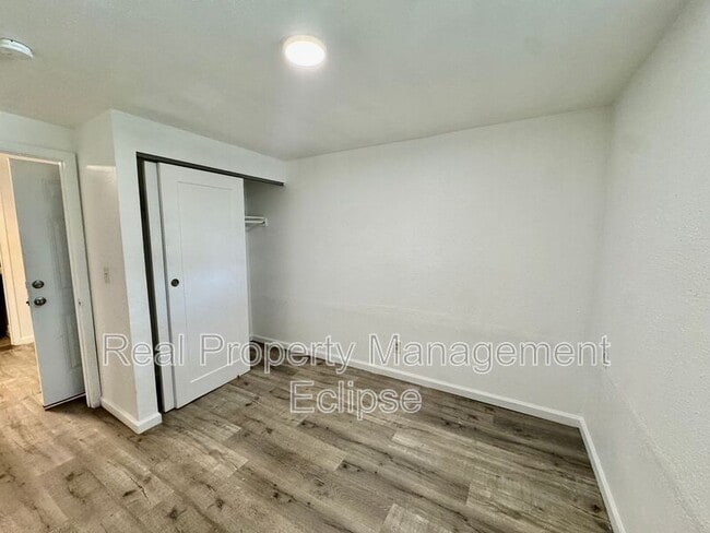 Building Photo - 1701 Sturgus Ave S