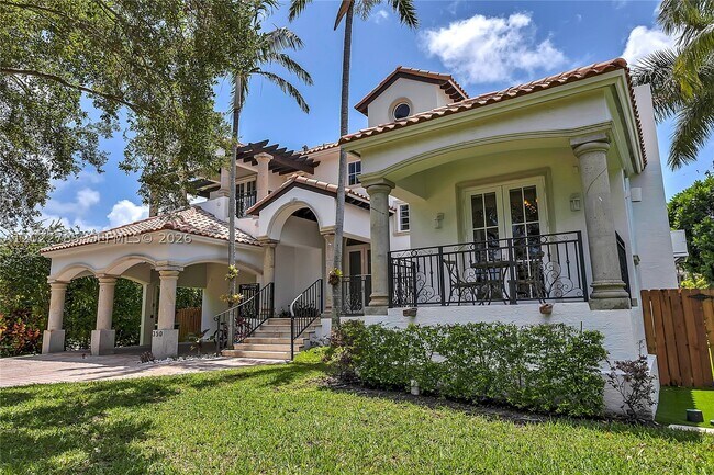 Foto del edificio - 350 Redwood Ln