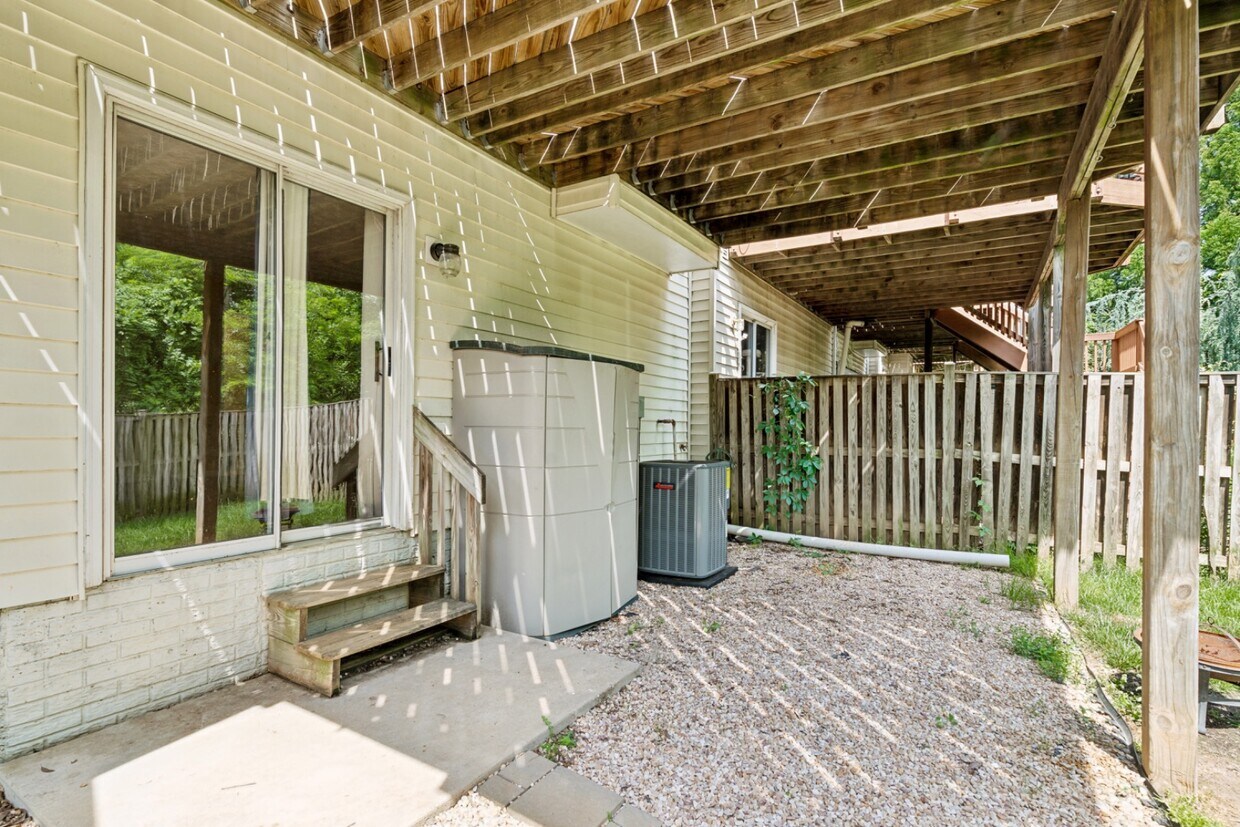 Foto principal - 6237 Cliffside Terrace