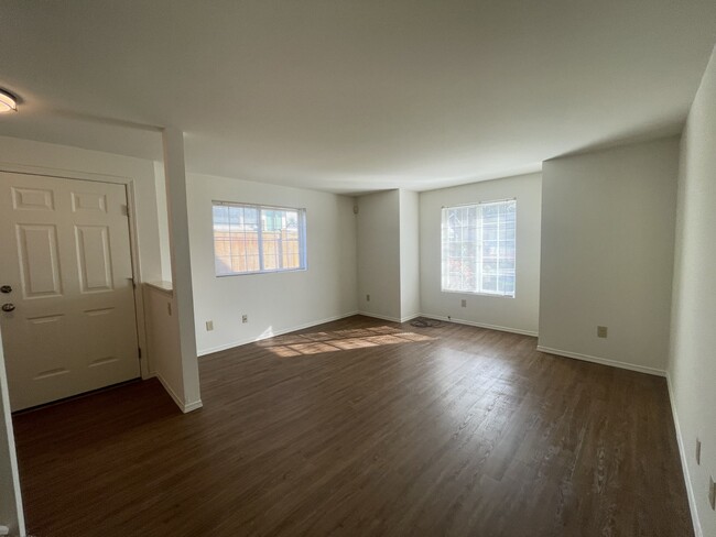Living Room - 323 Meadow Ave N