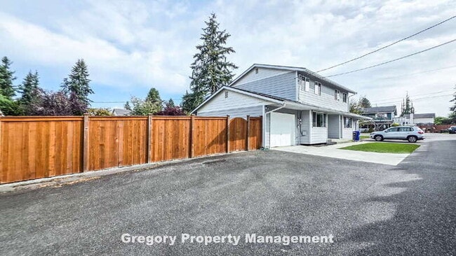 Building Photo - 5830 East Dr