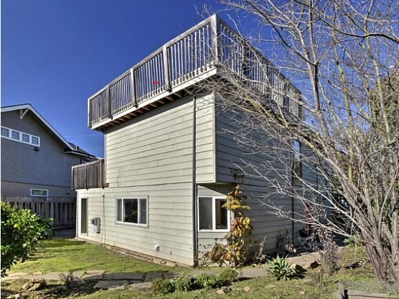 Foto del edificio - 4-Bedroom Sunlit filled Home on large lot, in desirable Aptos neighborhood with Panoramic Ocean V...